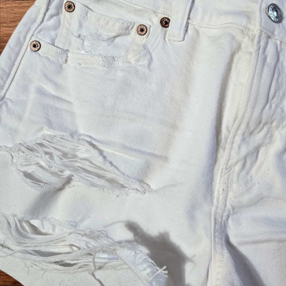American Eagle White Distressed 90s Boyfriend Denim Shorts NWT - Picture 2 of 8